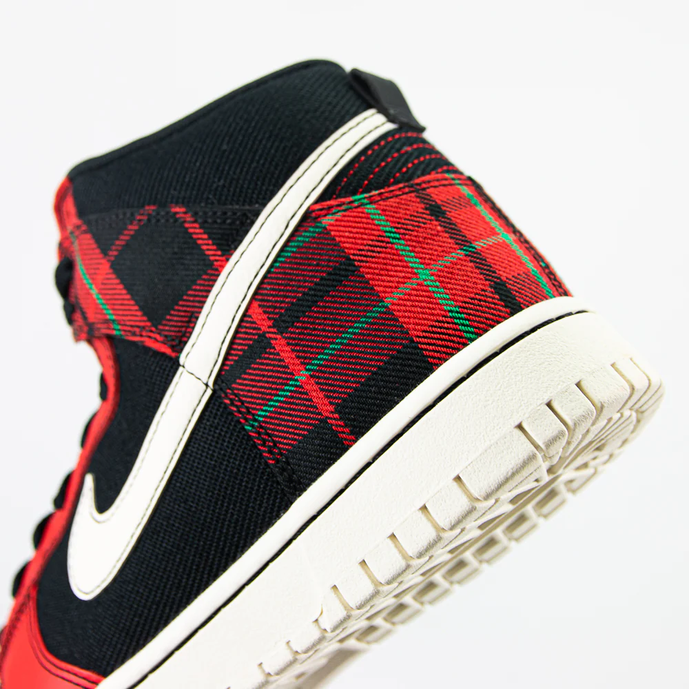 Dunk Hi Retro SE (Black/Pale Ivory) - Image 4