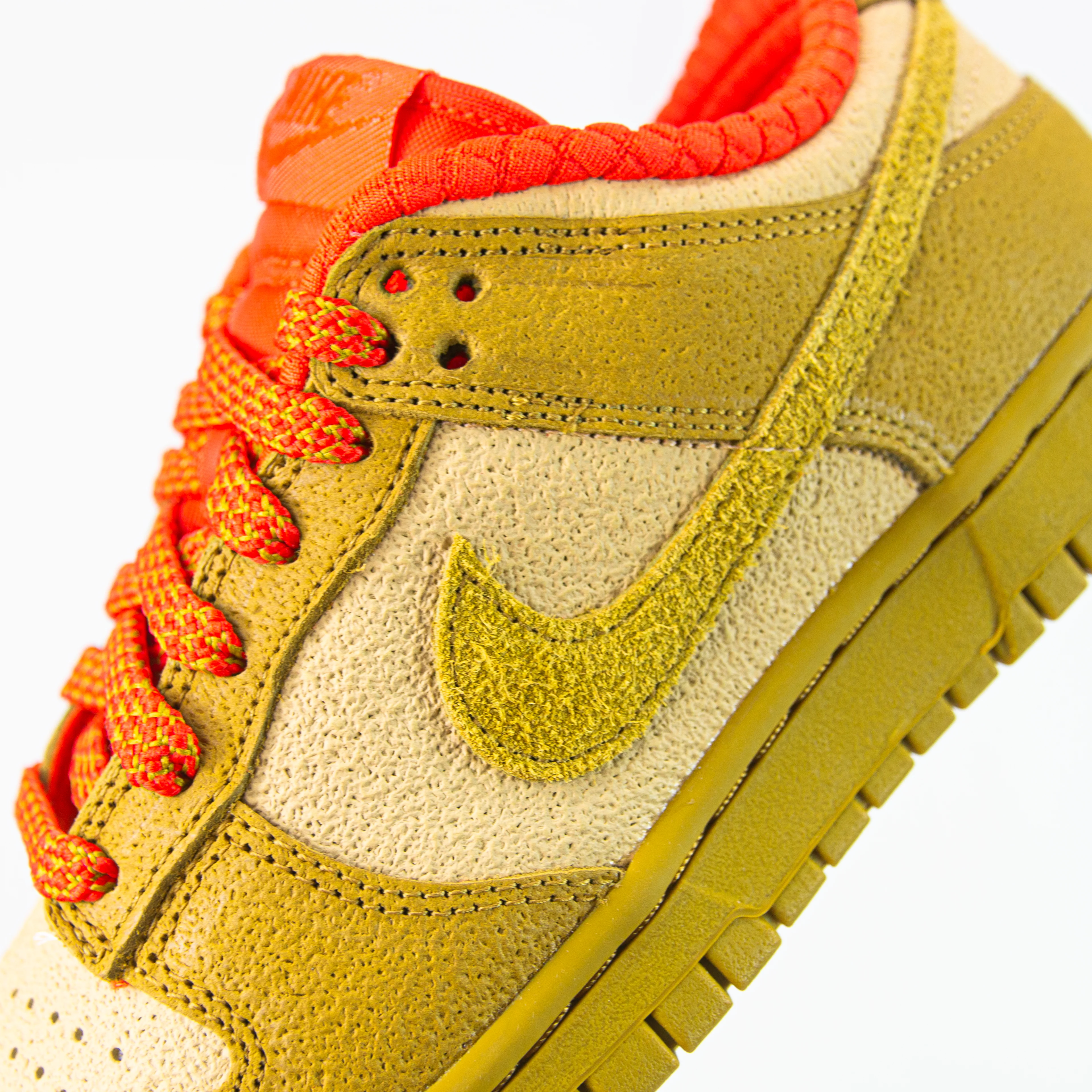 WMNS Dunk Low (Sesame/Bronzine/Picante Red) - Image 6
