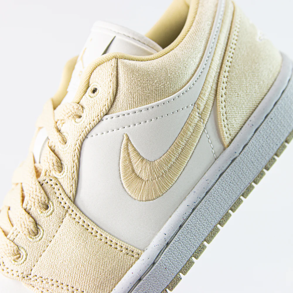 Wmns Air Jordan 1 Low SE (Team Gold/Sail) - Image 4